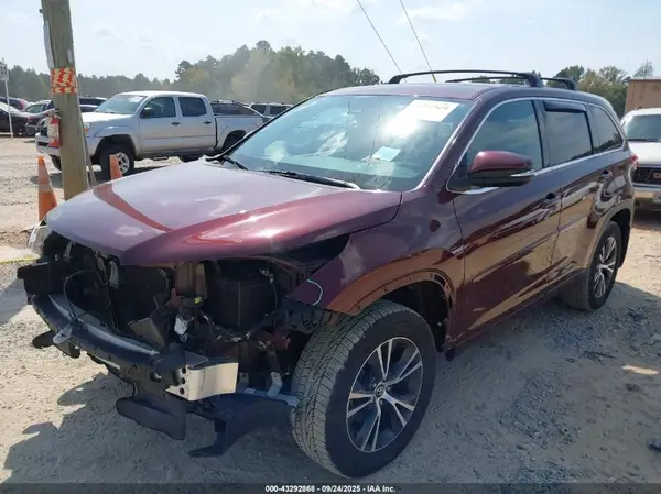 5TDBZRFH0HS442513 2017 TOYOTA HIGHLANDER - Image 2