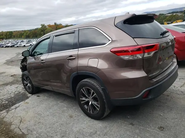 5TDBZRFH0HS446948 2017 TOYOTA HIGHLANDER - Image 2