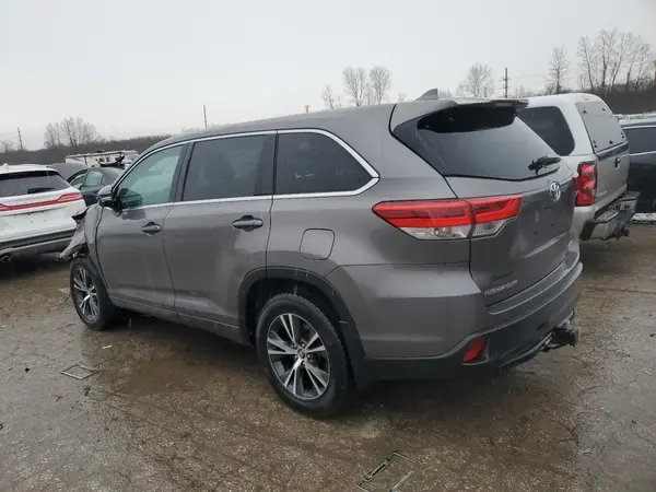 5TDBZRFH0HS449090 2017 TOYOTA HIGHLANDER - Image 2