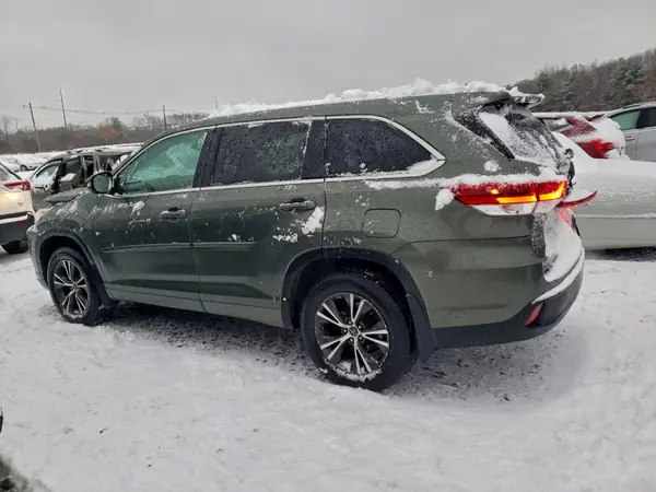 5TDBZRFH0HS452832 2017 TOYOTA HIGHLANDER - Image 2