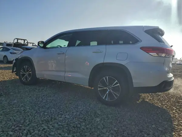 5TDBZRFH0HS463409 2017 TOYOTA HIGHLANDER - Image 2