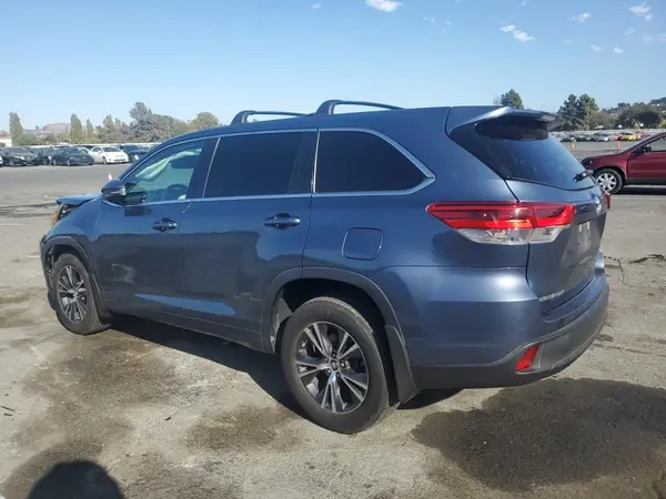 5TDBZRFH0HS466813 2017 TOYOTA HIGHLANDER - Image 2