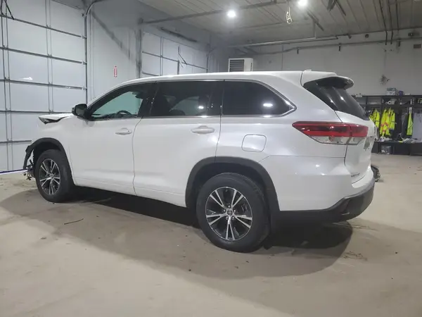 5TDBZRFH0HS474555 2017 TOYOTA HIGHLANDER - Image 2