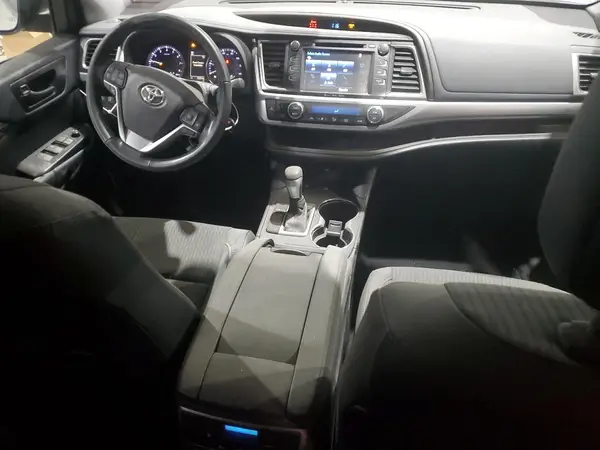 5TDBZRFH0HS474555 2017 TOYOTA HIGHLANDER - Image 8