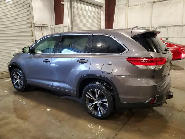 5TDBZRFH0HS477715 2017 TOYOTA HIGHLANDER - Image 2