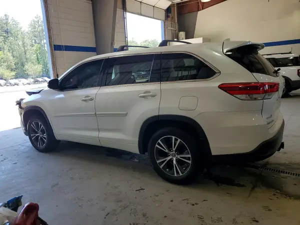 5TDBZRFH0HS481375 2017 TOYOTA HIGHLANDER - Image 2