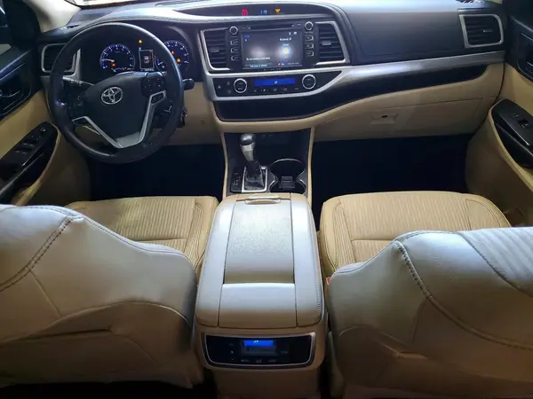 5TDBZRFH0HS481375 2017 TOYOTA HIGHLANDER - Image 8