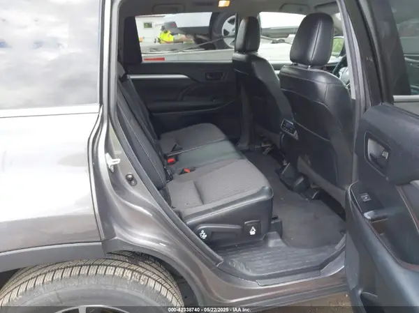 5TDBZRFH0HS484454 2017 TOYOTA HIGHLANDER - Image 8