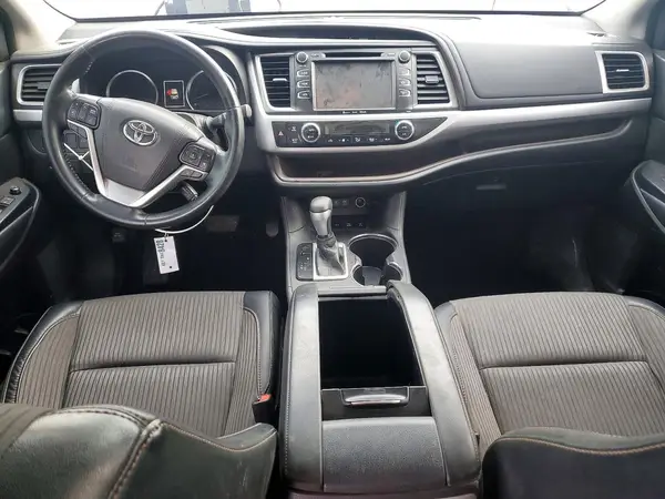 5TDBZRFH0JS495542 2018 TOYOTA HIGHLANDER - Image 8