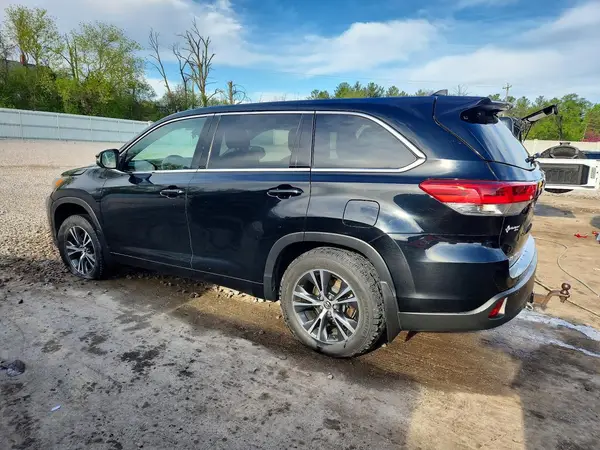 5TDBZRFH0JS495735 2018 TOYOTA HIGHLANDER - Image 2