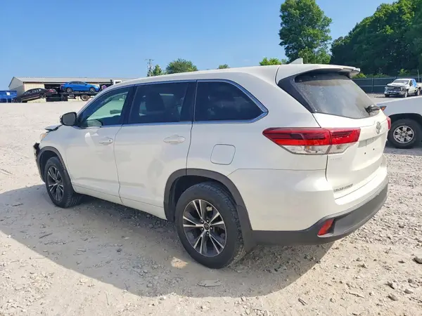 5TDBZRFH0JS801610 2018 TOYOTA HIGHLANDER - Image 2