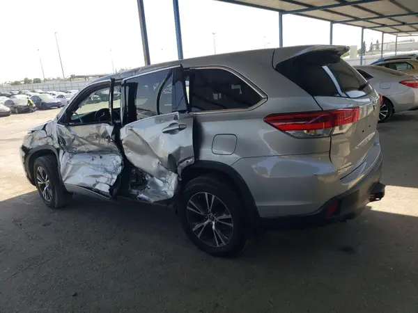 5TDBZRFH0JS823980 2018 TOYOTA HIGHLANDER - Image 2