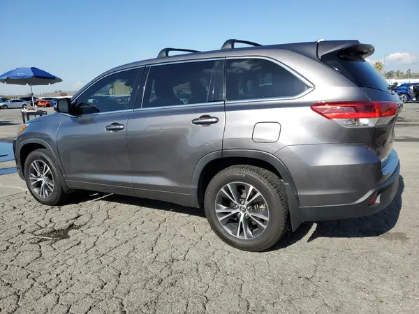 5TDBZRFH0JS824014 2018 TOYOTA HIGHLANDER - Image 2