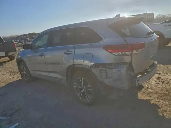 5TDBZRFH0JS840228 2018 TOYOTA HIGHLANDER - Image 2