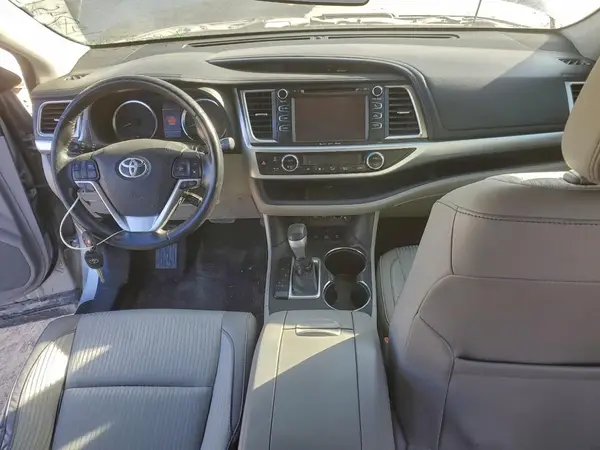5TDBZRFH0JS840228 2018 TOYOTA HIGHLANDER - Image 8