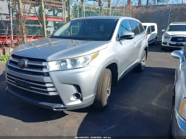 5TDBZRFH0JS842450 2018 TOYOTA HIGHLANDER - Image 2