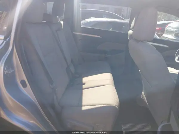 5TDBZRFH0JS842450 2018 TOYOTA HIGHLANDER - Image 8