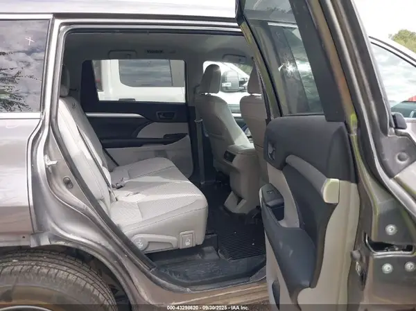 5TDBZRFH0JS842495 2018 TOYOTA HIGHLANDER - Image 8