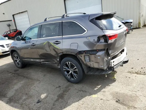 5TDBZRFH0JS856610 2018 TOYOTA HIGHLANDER - Image 2