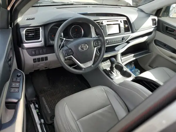 5TDBZRFH0JS856610 2018 TOYOTA HIGHLANDER - Image 8