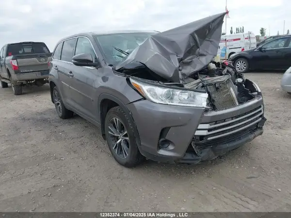 5TDBZRFH0JS859748 2018 TOYOTA HIGHLANDER - Image 1