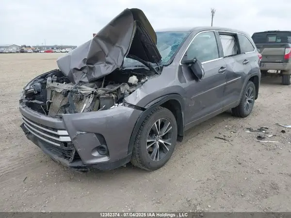 5TDBZRFH0JS859748 2018 TOYOTA HIGHLANDER - Image 2