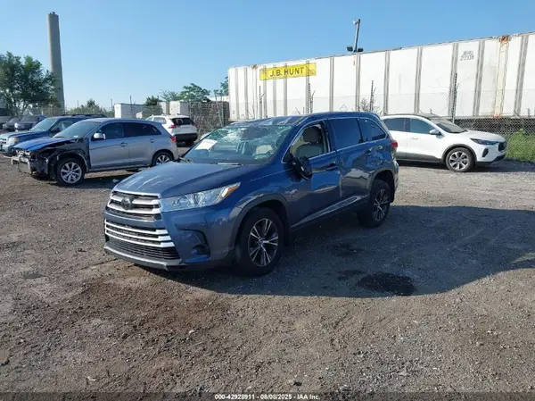 5TDBZRFH0JS862844 2018 TOYOTA HIGHLANDER - Image 2