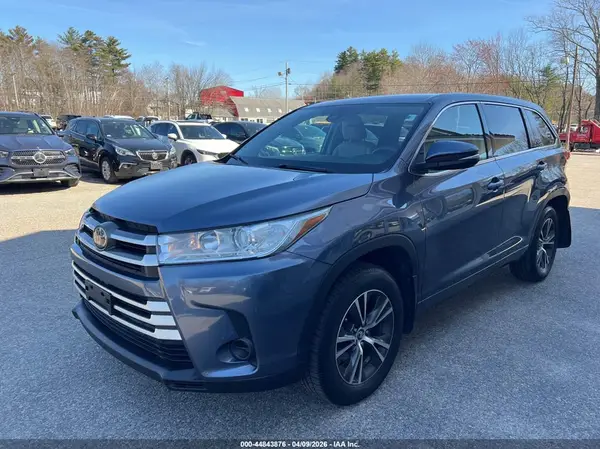 5TDBZRFH0JS865615 2018 TOYOTA HIGHLANDER - Image 2