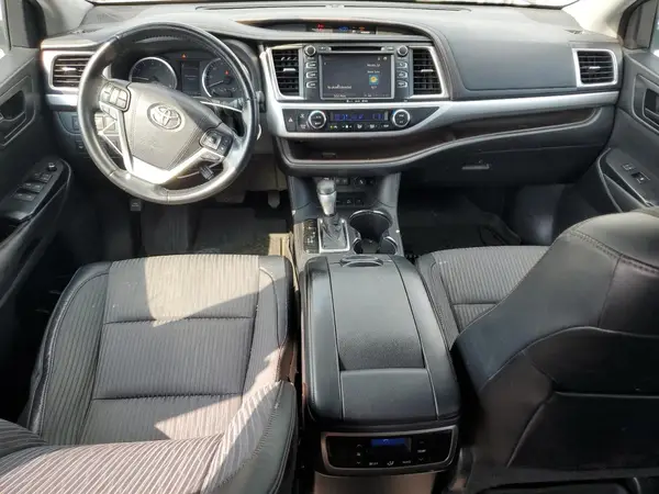 5TDBZRFH0JS870054 2018 TOYOTA HIGHLANDER - Image 8