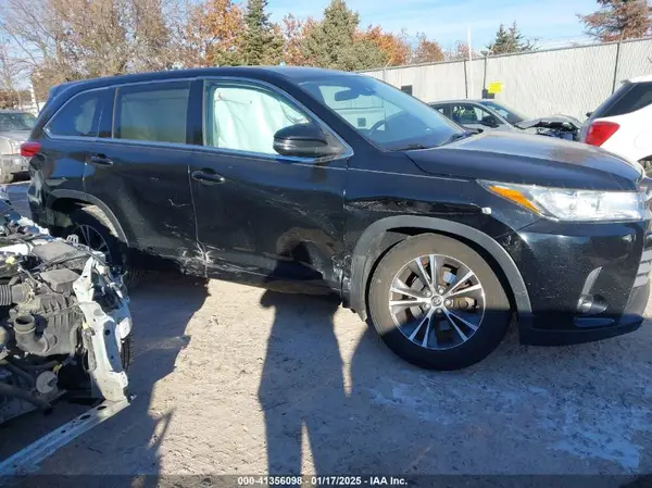 5TDBZRFH0JS873908 2018 TOYOTA HIGHLANDER - Image 1