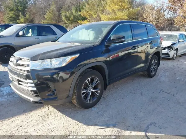 5TDBZRFH0JS873908 2018 TOYOTA HIGHLANDER - Image 2