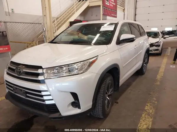 5TDBZRFH0JS876145 2018 TOYOTA HIGHLANDER - Image 2