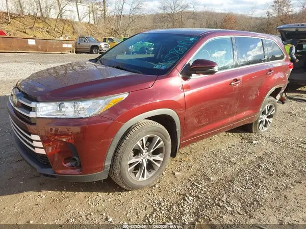 5TDBZRFH0JS881877 2018 TOYOTA HIGHLANDER - Image 2