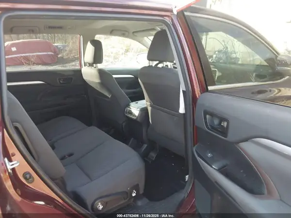 5TDBZRFH0JS881877 2018 TOYOTA HIGHLANDER - Image 8