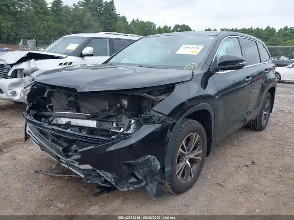 5TDBZRFH0JS891258 2018 TOYOTA HIGHLANDER - Image 2