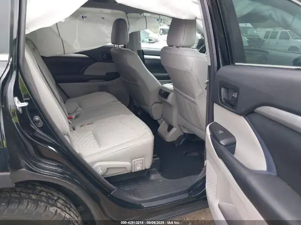 5TDBZRFH0JS891258 2018 TOYOTA HIGHLANDER - Image 8