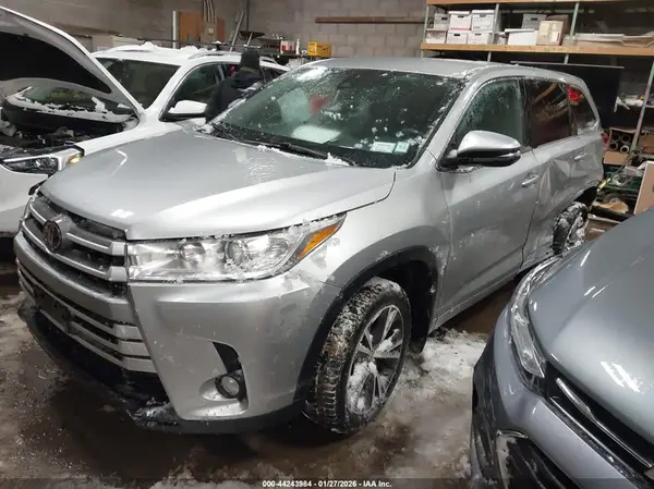 5TDBZRFH0JS909712 2018 TOYOTA HIGHLANDER - Image 2