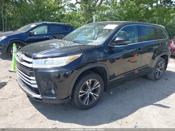 5TDBZRFH0JS910214 2018 TOYOTA HIGHLANDER - Image 2