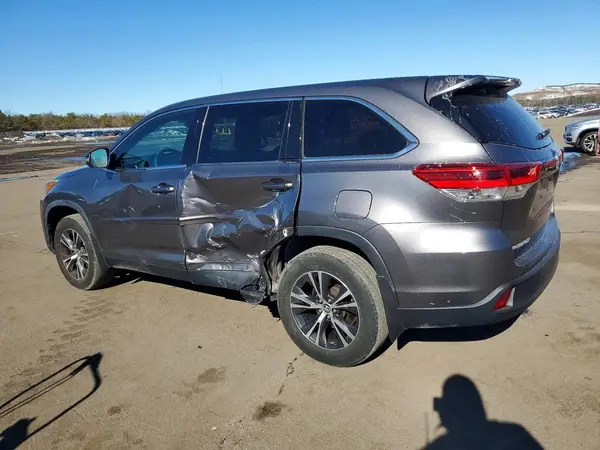 5TDBZRFH0KS710970 2019 TOYOTA HIGHLANDER - Image 2