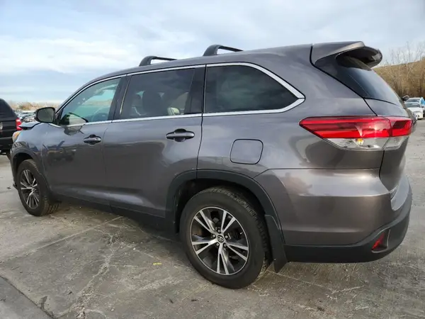 5TDBZRFH0KS722326 2019 TOYOTA HIGHLANDER - Image 2