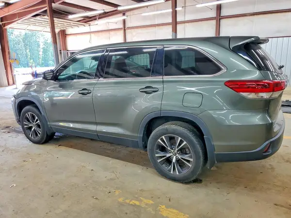 5TDBZRFH0KS726828 2019 TOYOTA HIGHLANDER - Image 2