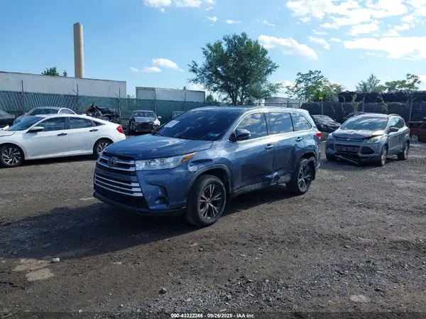 5TDBZRFH0KS745749 2019 TOYOTA HIGHLANDER - Image 2