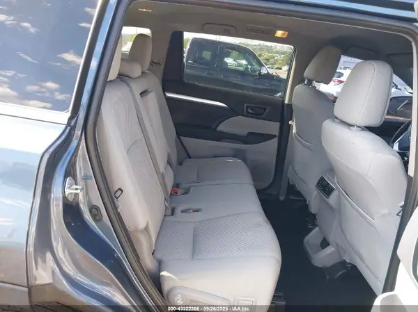 5TDBZRFH0KS745749 2019 TOYOTA HIGHLANDER - Image 8