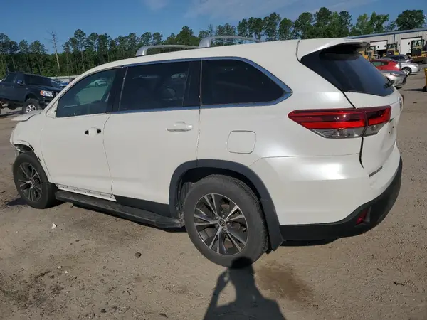 5TDBZRFH0KS747341 2019 TOYOTA HIGHLANDER - Image 2