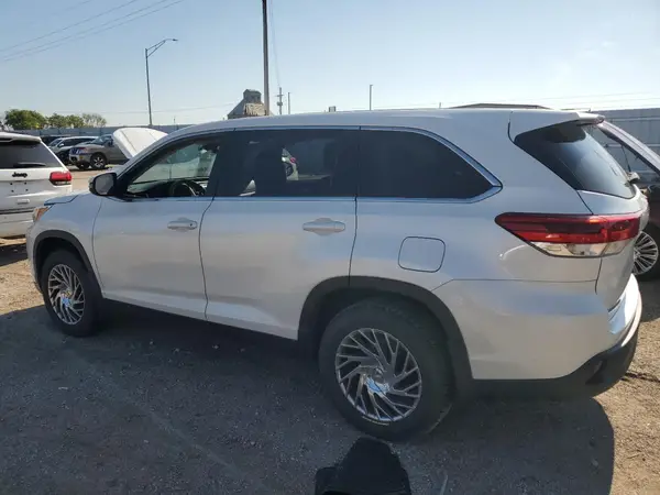 5TDBZRFH0KS938239 2019 TOYOTA HIGHLANDER - Image 2