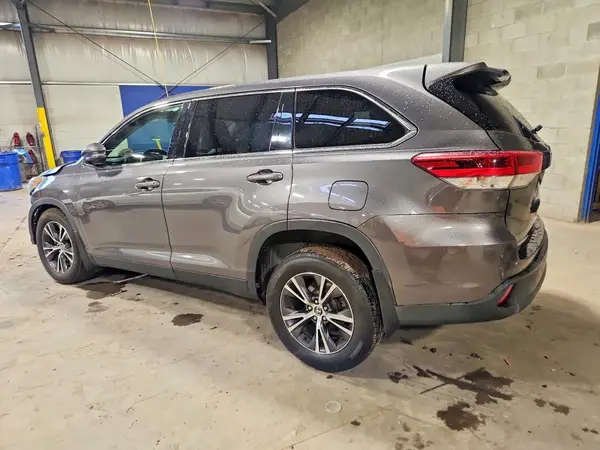 5TDBZRFH0KS942632 2019 TOYOTA HIGHLANDER - Image 2