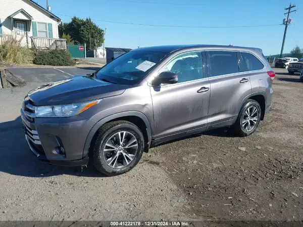 5TDBZRFH0KS960077 2019 TOYOTA HIGHLANDER - Image 2