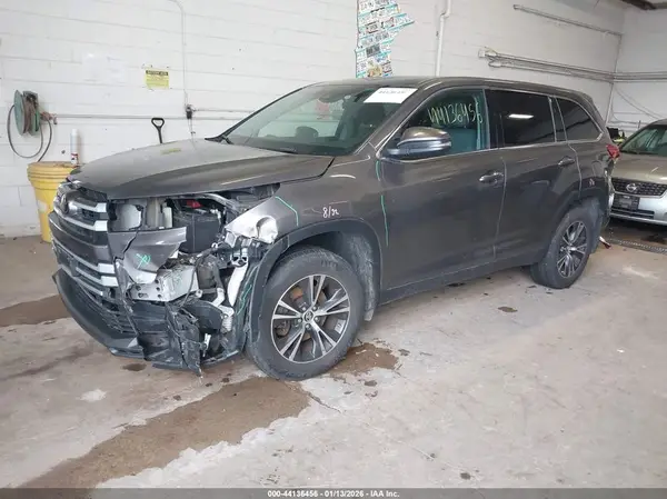 5TDBZRFH0KS974643 2019 TOYOTA HIGHLANDER - Image 2