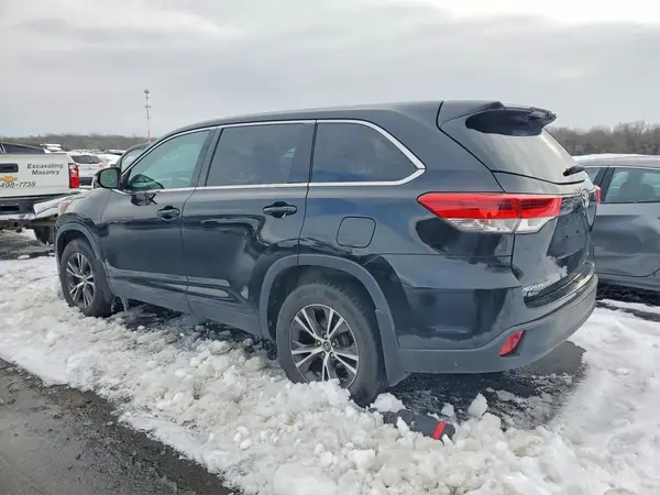 5TDBZRFH0KS984637 2019 TOYOTA HIGHLANDER - Image 2