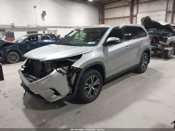 5TDBZRFH0KS992611 2019 TOYOTA HIGHLANDER - Image 2